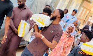 Ramadan et social: Momo Wade distribue des denrées alimentaires aux familles démunies