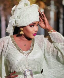 Photos : Awa Gaï sublime en tenue traditionnelle