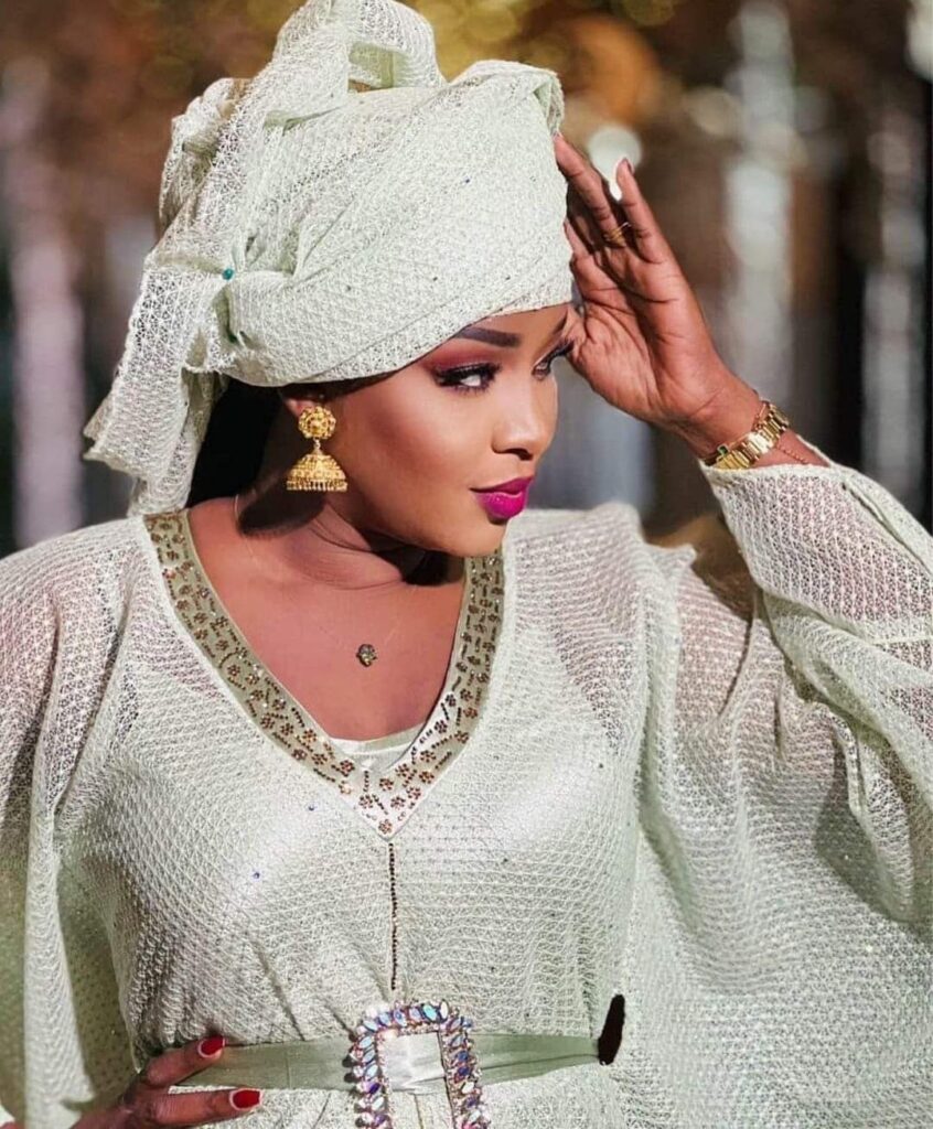 Photos : Awa Gaï sublime en tenue traditionnelle