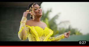 (Vidéo) : Le look de Titi critiqué dans son nouveau clip, ses fans sortent les griffes