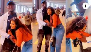 (Vidéo) – Cette fan se love dans les bras Balla Gueye 2 et verse de chaudes larmes.