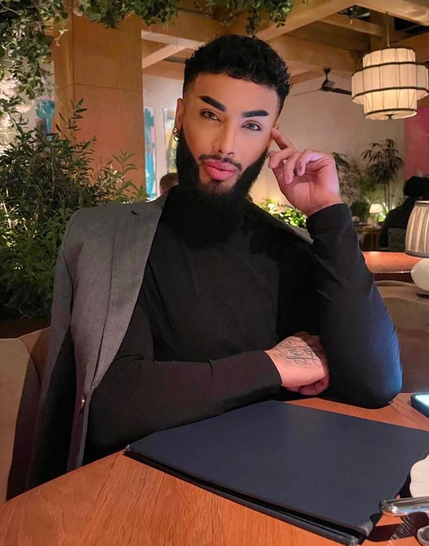 Cet homme dépense des millions pour avoir les fe$ses de Nicki Minaj 