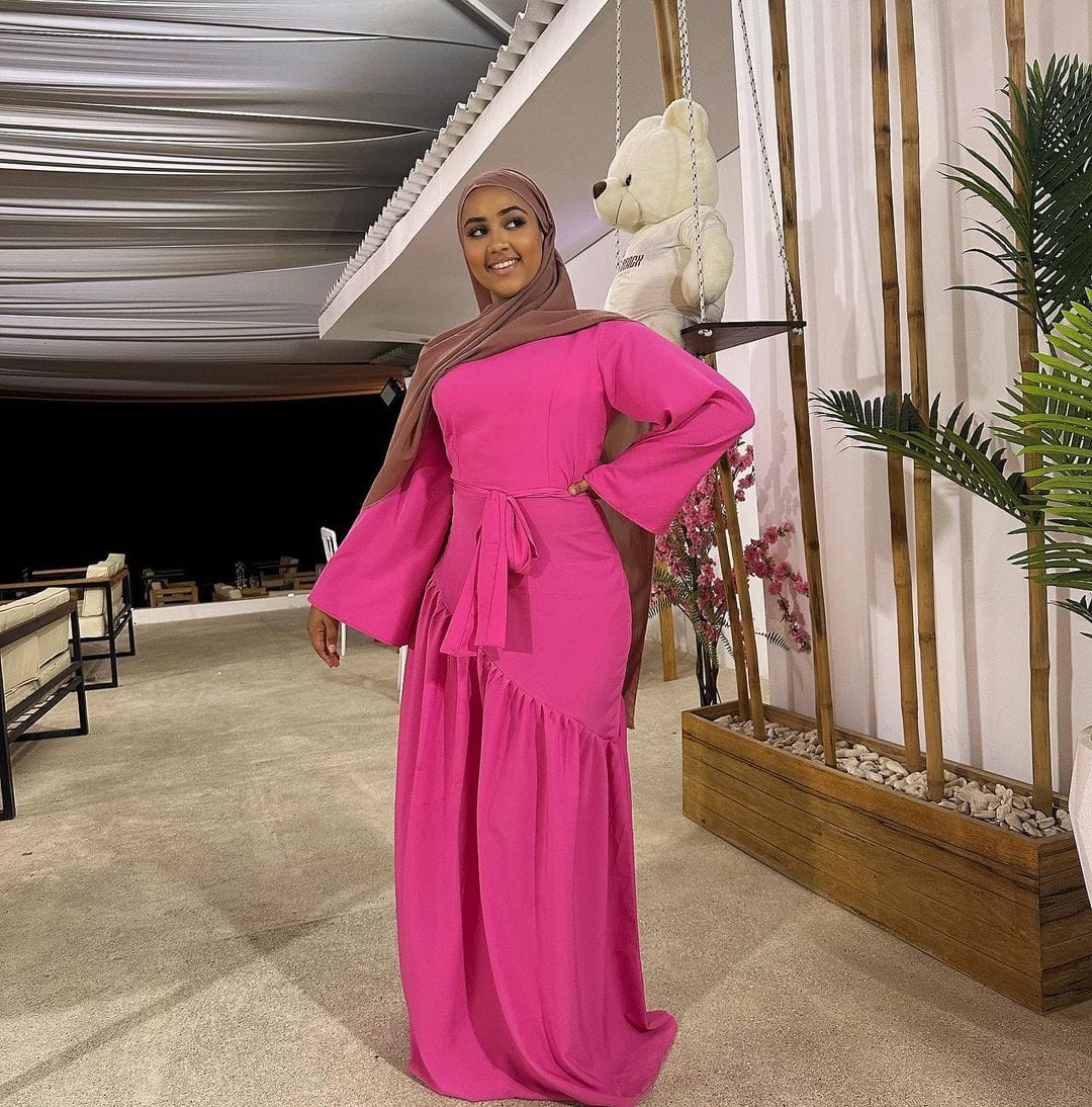(02 photos) : Voilée, Faynara dans son plus beau look.