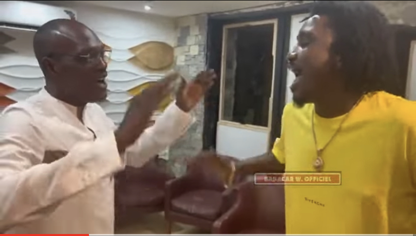 (Vidéo) : Wally Seck et Alioune Mbaye Nder très complices en studio.