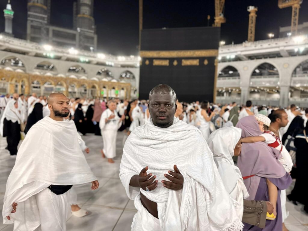 Photos : Cheikh Ahmed Cissé a effectué sa Omra à La Mecque