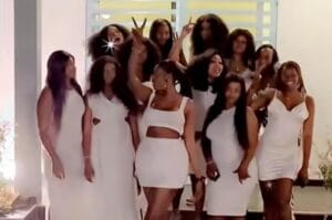 (Vidéo) – Anniversaire : Ya Awa Rassoul et la piscine party à la Somone