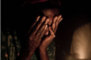Kawtef – Kédougou: Son mari lui refuse le divorce, elle partage ses parties intimes.