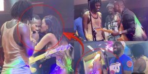 (Vidéo) – Le guitariste de Waly Seck reçoit un bisou de sa femme en pleine soirée.