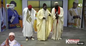 (Vidéo) – L’anniversaire de Abdoulaye Wade dans Kouthia Show. A mourir de rire !