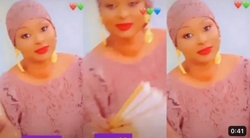 (Vidéo) – Belle, discrète et effacée: La fille Youssou Ndour, Thioro s’affiche au mariage d’Aby Ndour.