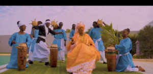 (Clip officiel)- Kiné Lam chante Alassane Mbaye dans «Gueweul VIP»