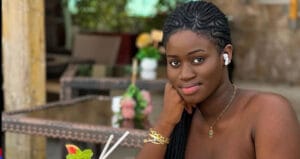 Ouroul Ayni, dans un ensemble scintillant au décolleté flatteur, la « petite sirène » nous laisse sans voix (Photos)