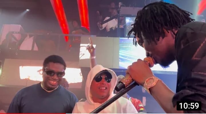 (Vidéo) : Dioufy s&rsquo;enjaille sur la scène de Wally Seck