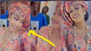 (Vidéo) : Jeune maman, Katy Chimère encore plus rayonnante dans sa belle robe