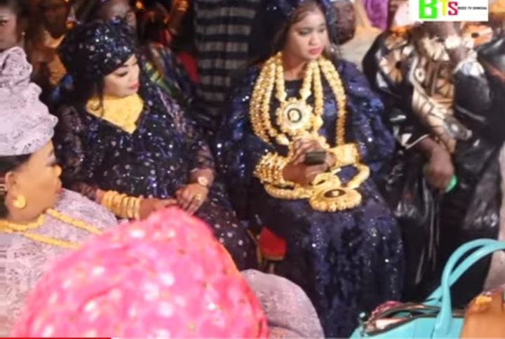 (Vidéo) : Le gigantisme des bijoux de Mané, Mme Alassane Mbaye, choque la toile