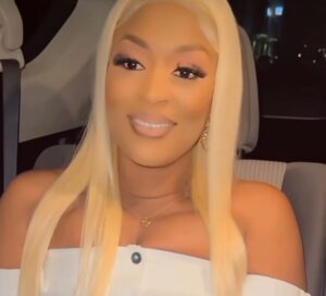 (Vidéo) : Titi en blonde platine chauffe Douta Seck