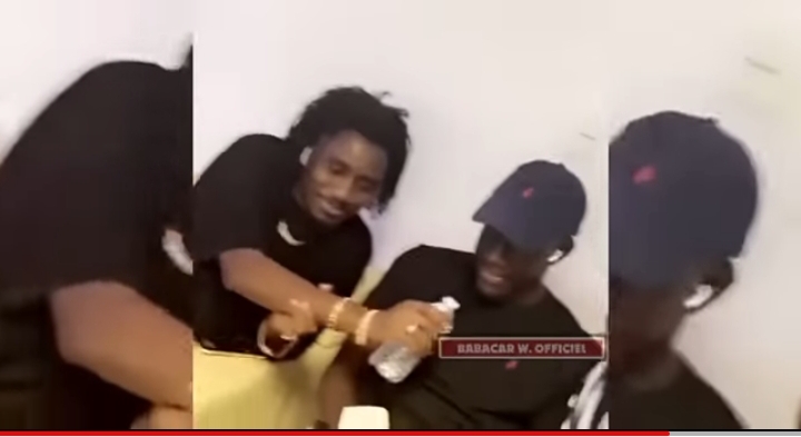 (Vidéo): Dans la peau d’un journaliste, Wally Seck raille son manager. Regardez !