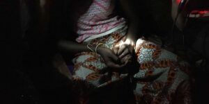 Viɵlée par le gardien de son école, elle tombe enceinte à seulement 11 ans