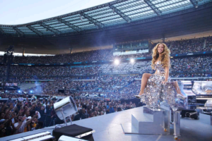 Stade de France : Beyoncé et sa fille Blue Ivy chauffent le public