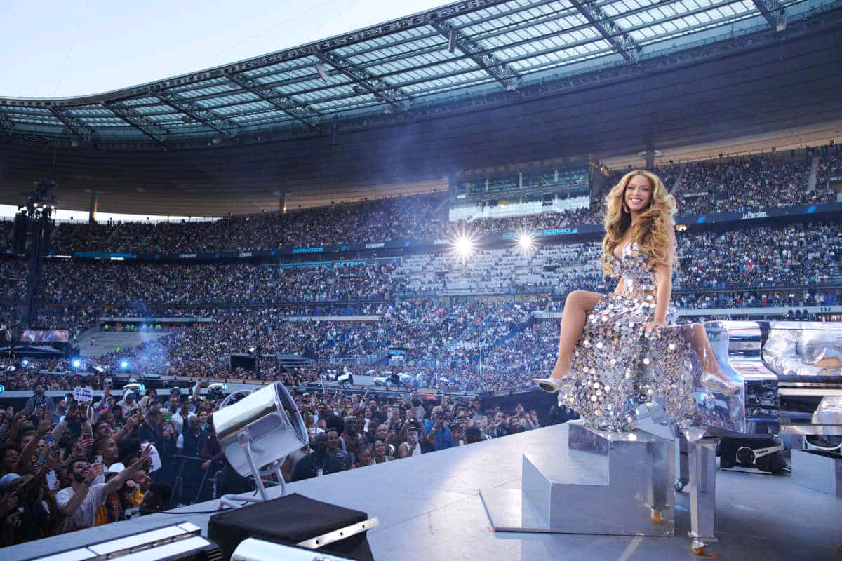 Stade de France : Beyoncé et sa fille Blue Ivy chauffent le public