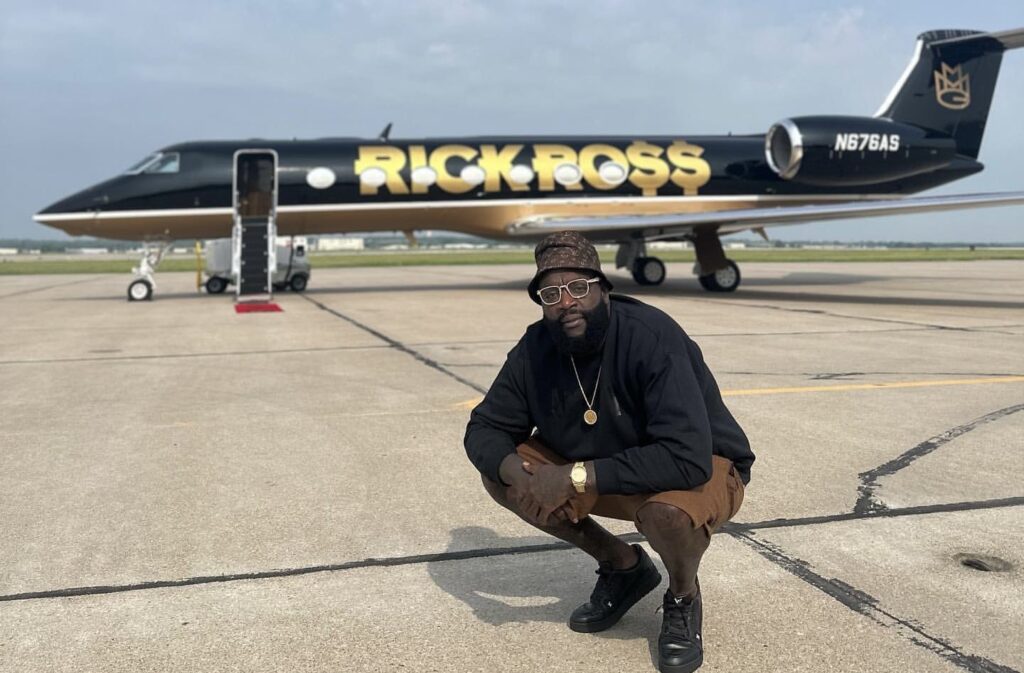 (04 Photos) – Le rappeur Américain Rick Ross s’offre un jet privé. Découvrez l’incroyable prix.
