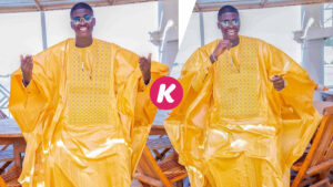 (04 Photos) – Tabaski 2023: L’animateur Kheucha brille dans un grand boubou jaune.