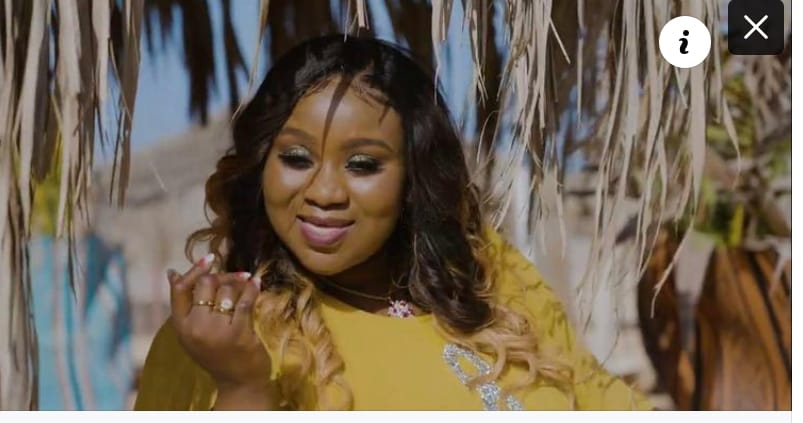 «Eupe na»: Mame Ouza, la sœur de Adiouza dévoile son nouvel opus (Clip officiel)