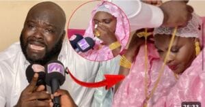 (Vidéo) – « Nganalé » : Boucher Ketcheup offre un collier en or à sa maman et fond en larmes.