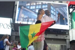 New York: Ngaka et Fatel paient une forte somme d’argent pour apparaître sur les écrans de Times Square.