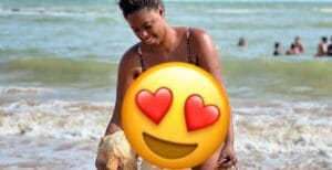 (Photos)- Plage :Avec ses deux chiens, Gabrielle Kane exhibe son corps en str!ng et soutien gorge