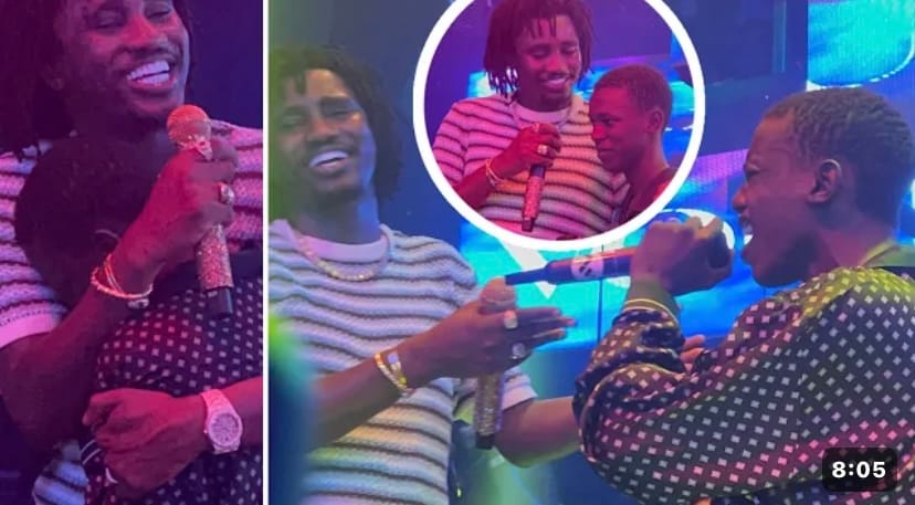 (Vidéo) – Duo : Ce jeune chanteur fascine Waly Seck avec sa superbe voix.