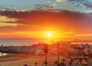 (2) Photos: Agadir, ville marocaine, brise le record avec une température inédite de 50.4°C !