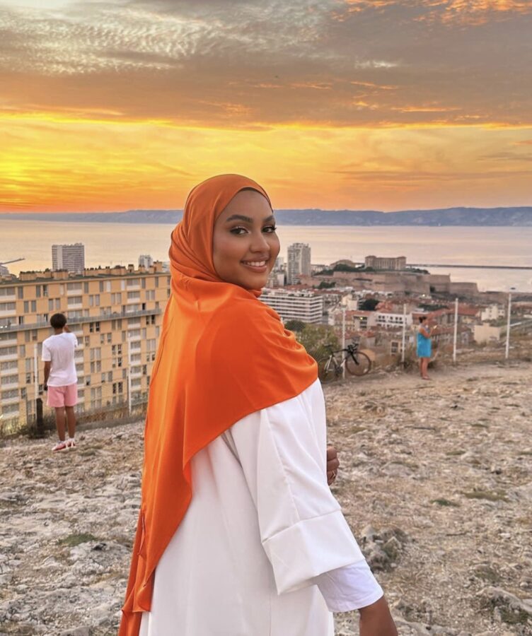 (2) Photos : Faynara, éblouissante face au sublime coucher de soleil