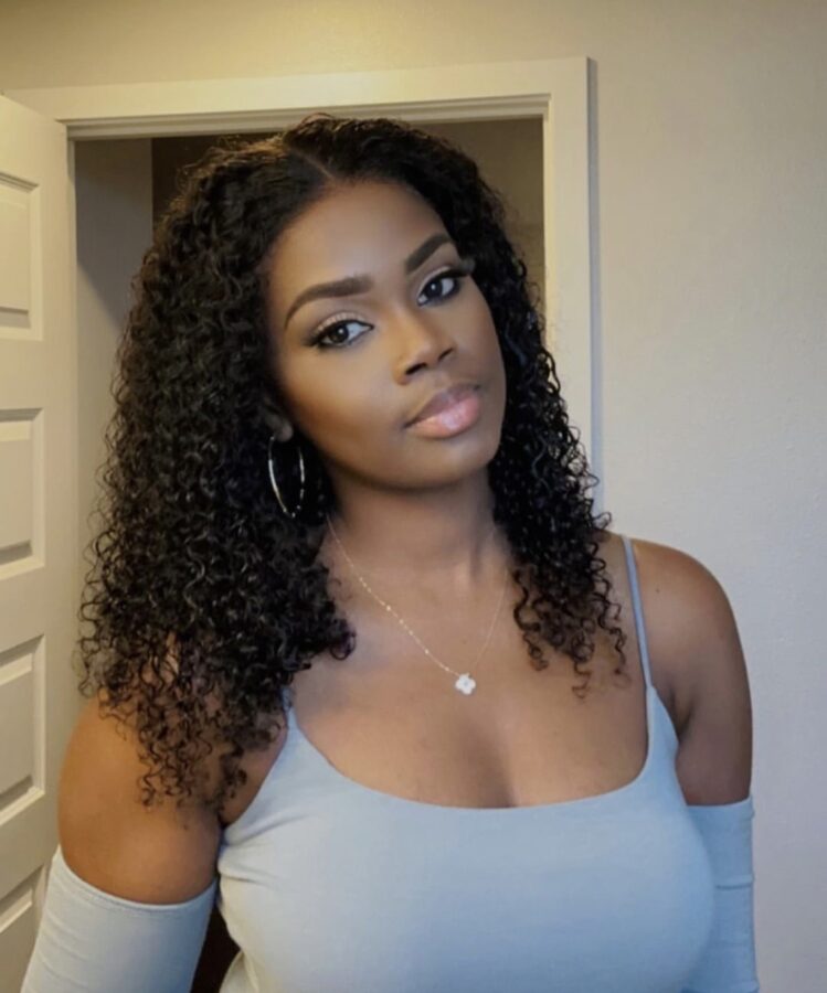 (2) Photos: Gaelle alias Anna, l