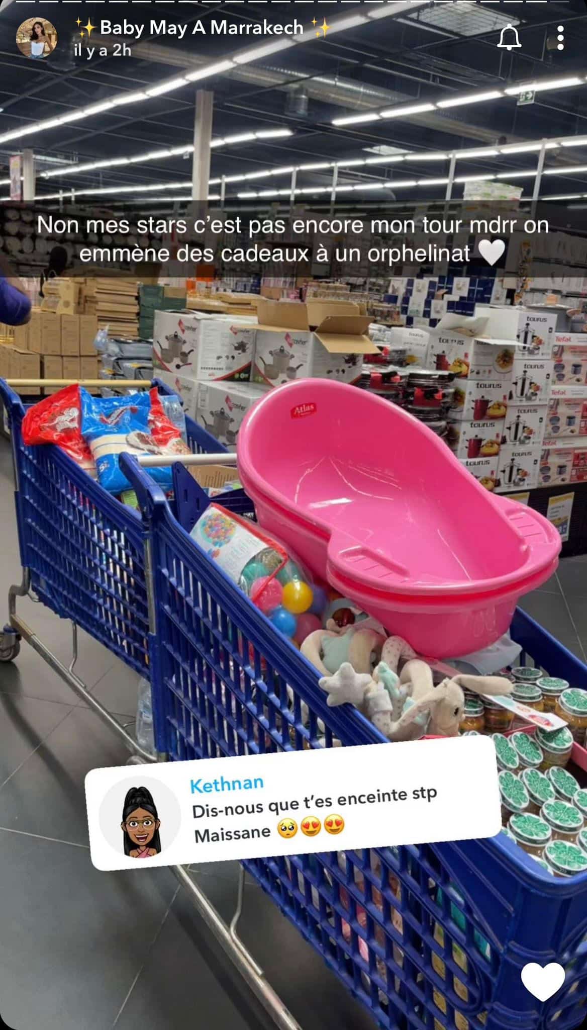 (2) Photos : Maissane et Emine réunis, grossesse en vue ? Les internautes enquêtent !