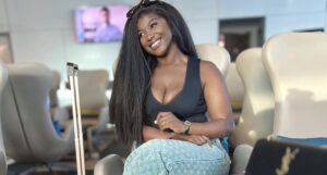 (2) Photos : Mia Guissé, éblouissante en jeans !