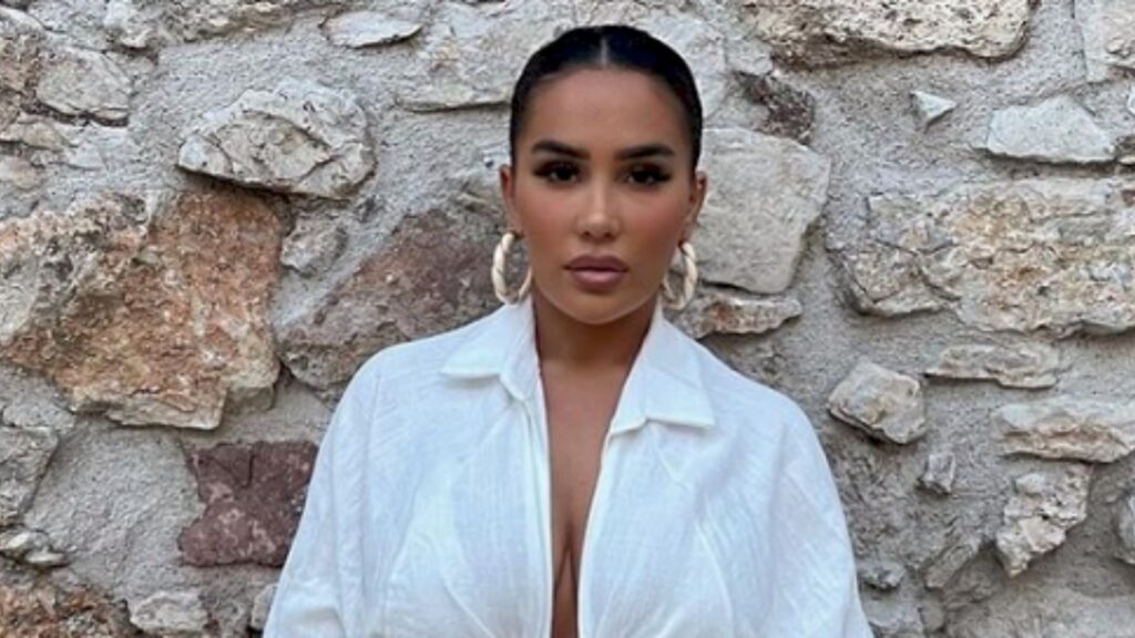 (2) Photos: Milla Jasmine au naturel: la star dévoile une photo d&rsquo;elle au collège et fait réfléchir sur la chirurgie esthétique