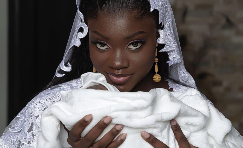 (2) Photos : Ndeye Marie, la star de « Karma », réapparaît après l&rsquo;accouchement