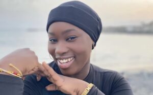 (3) Photos : Diarra, éblouissante star de la série &lsquo;Infidèles&rsquo;, capturée en mode détente