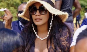 (3) Photos : Emma Lohoues se détend à la plage