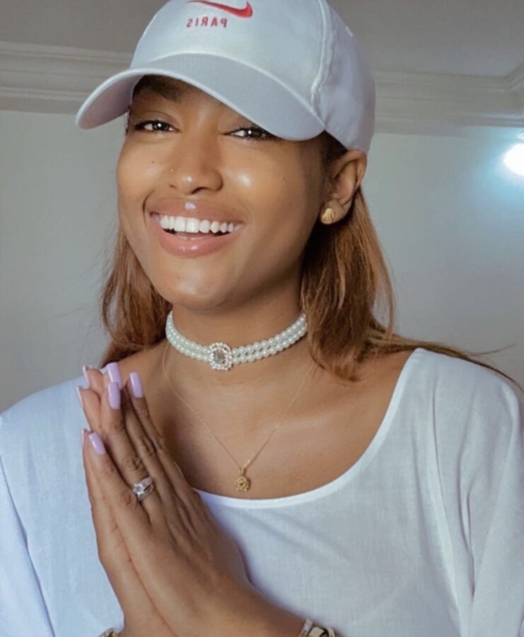 (3) Photos : Eva de « Une femme, un mari » illumine le Magal Touba