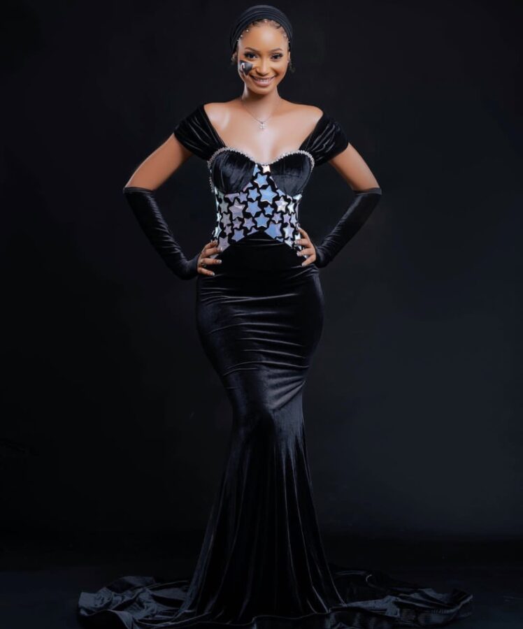 (3) Photos : Fah Aidara, éblouissante en robe noire