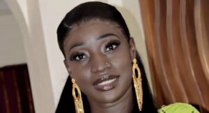 (3) Photos: L&rsquo;actrice Coumba éblouit dans une magnifique tenue africaine traditionnelle