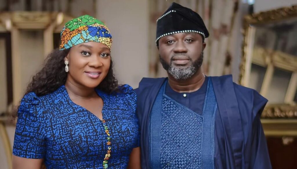 (3) Photos : L&rsquo;actrice Mercy Johnson et son mari éblouissent en tenue africaine