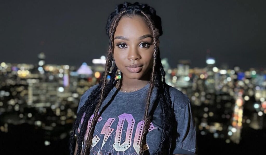(3) Photos : L&rsquo;éblouissante Dieyna, plus connue sous le nom de Sophie, s&rsquo;épanouit lors de son séjour au Canada