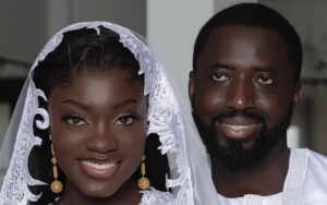 (3) Photos : L&rsquo;éclatante Ndeye Marie et son époux lors du baptême touchant de leur fille