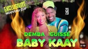 (Clip officiel) – Le chanteur Demba Guissé prouve tout son talent dans son clip « Baby Kaay ».