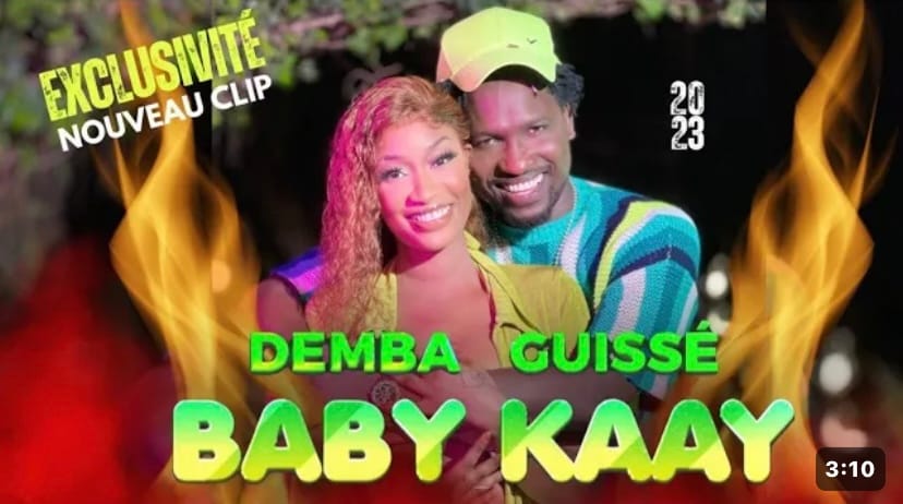 (Clip officiel) – Le chanteur Demba Guissé prouve tout son talent dans son clip « Baby Kaay ».