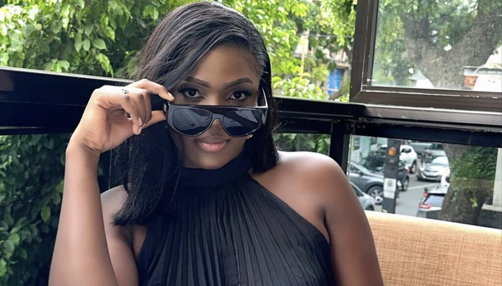 (4) Photos : Adja, la star de &lsquo;Valeurs&rsquo;, offre un spectacle de détente