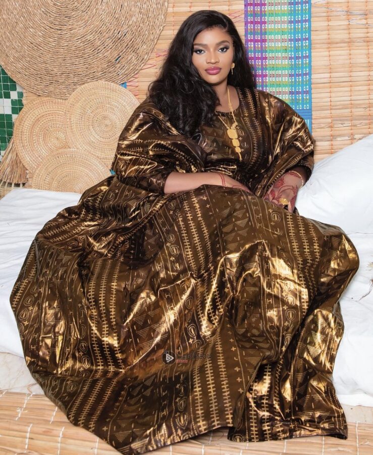 (4) Photos : La mariée époustouflante en tenue africaine, la tradition magnifiée